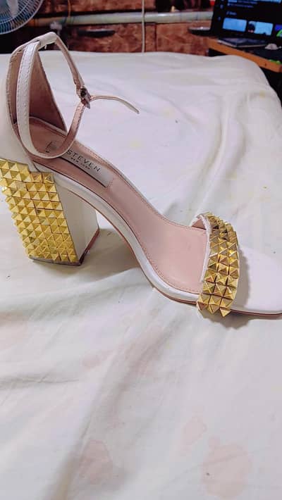 heels one time used