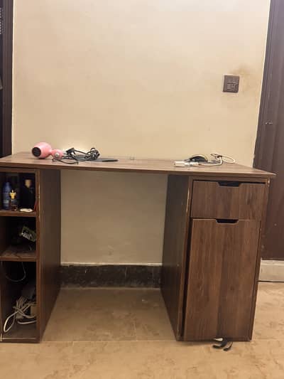 Office Workstation with in-build socket