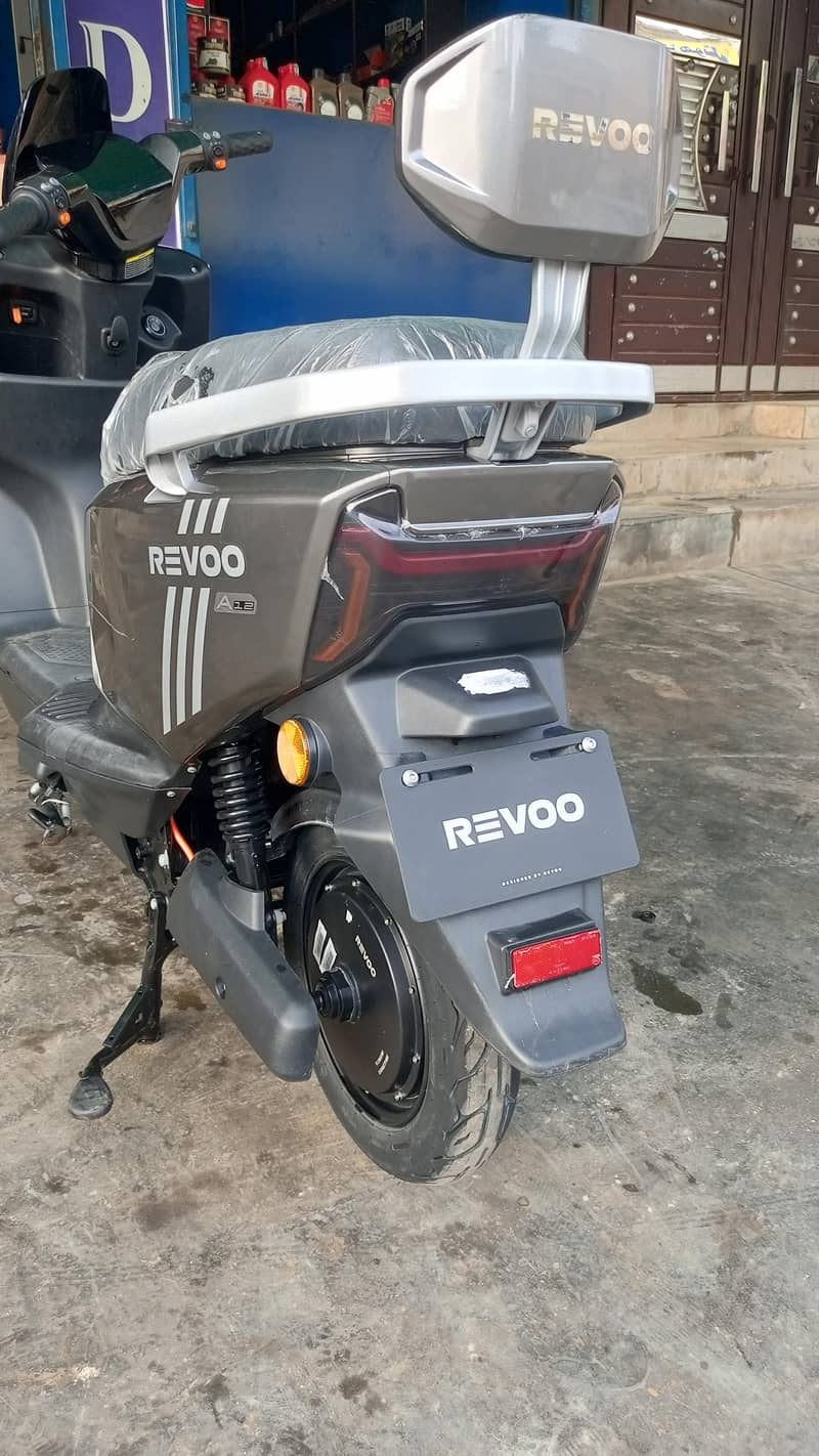 Revoo A12 4