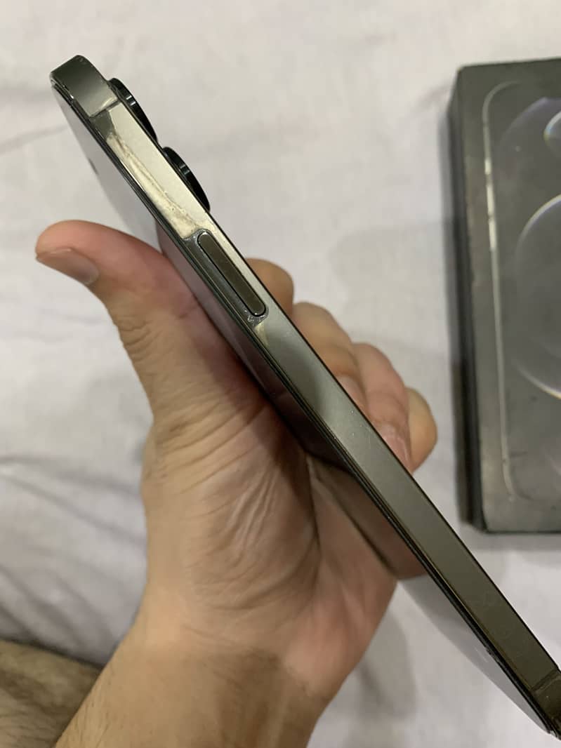 Iphone 12pro max 3