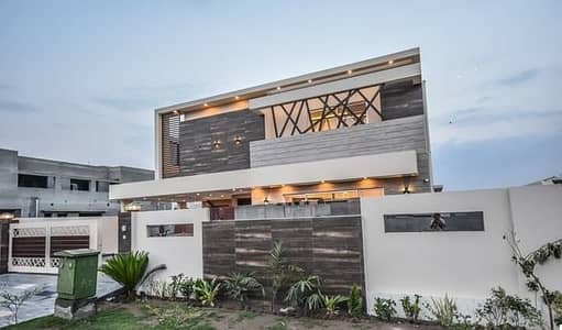 PHASE 7 1-KANAL BRAND NEW FULL BASEMENT BUNGALOW WITH 6 BEDROOMS IS AVAILABLE FOR SALE.
