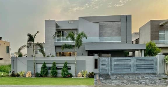 PHASE 7 1-KANAL BRAND NEW FULL BASEMENT BUNGALOW WITH 6 BEDROOMS IS AVAILABLE FOR SALE.