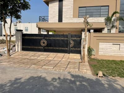 PHASE 7 1-KANAL BRAND NEW FULLY MAINTAINED BUNGALOW IS AVAILABLE FOR SALE.