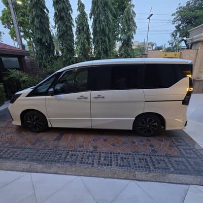 Nissan Serena 2022