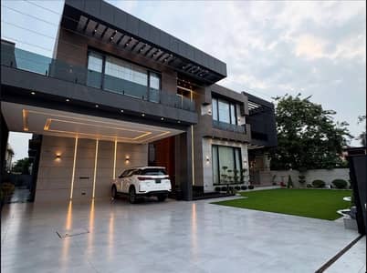 PHASE 6 1-KANAL BRAND NEW FULLY MAINTAINED BUNGALOW IS AVAILABLE FOR SALE.