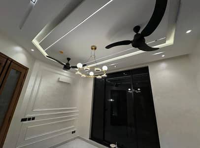 10 Marla Beautiful Upper Portion For Rent in Parkview City Lahore