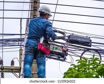 Internet FTTh technician and ftth fiber siplicer
