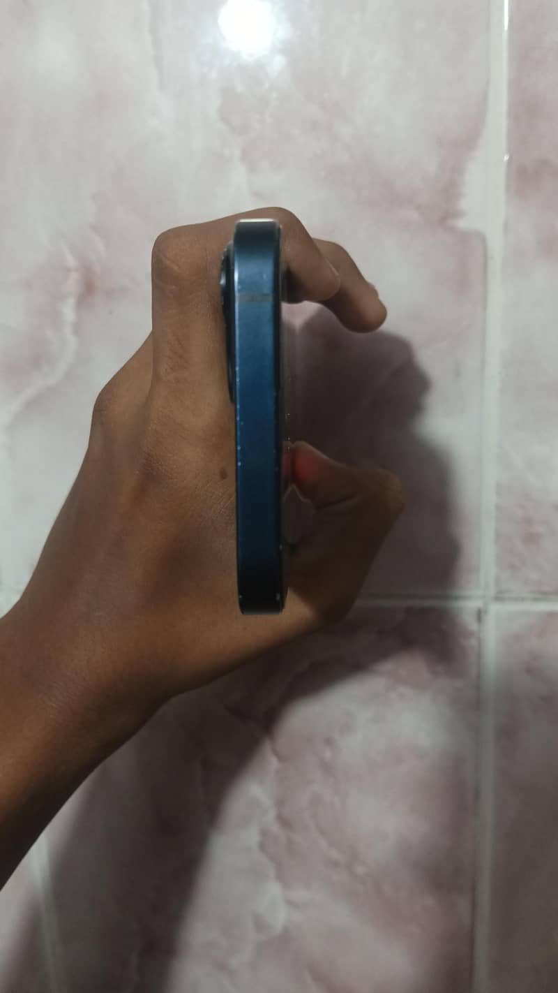 Apple iPhone 13 2