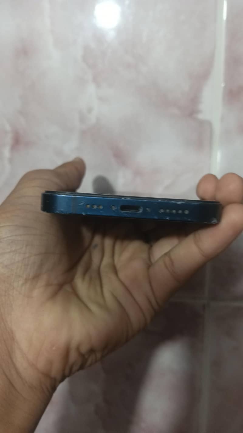 Apple iPhone 13 5