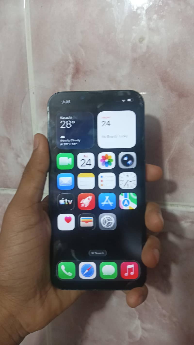 Apple iPhone 13 8