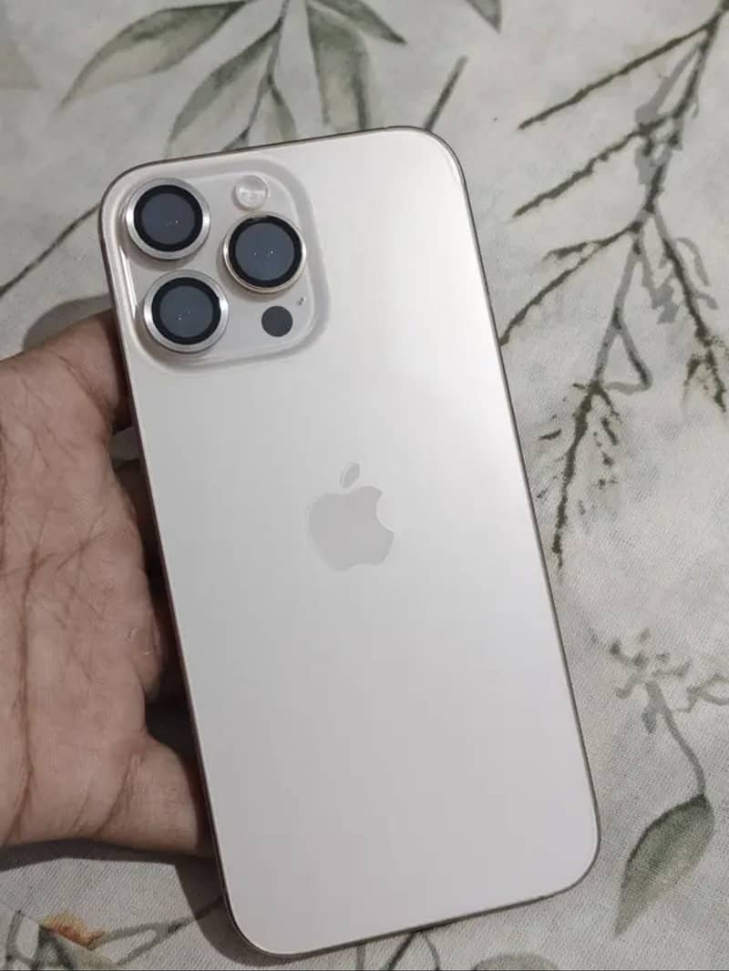 Apple iPhone 16 Pro Max 0