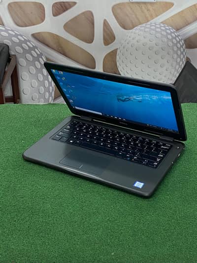 Dell latitude 3380 8th generation core i5 8gb ram. 128gb ssd laptop