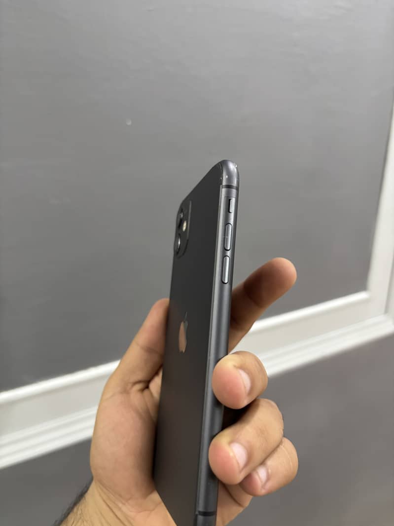iPhone 11 3