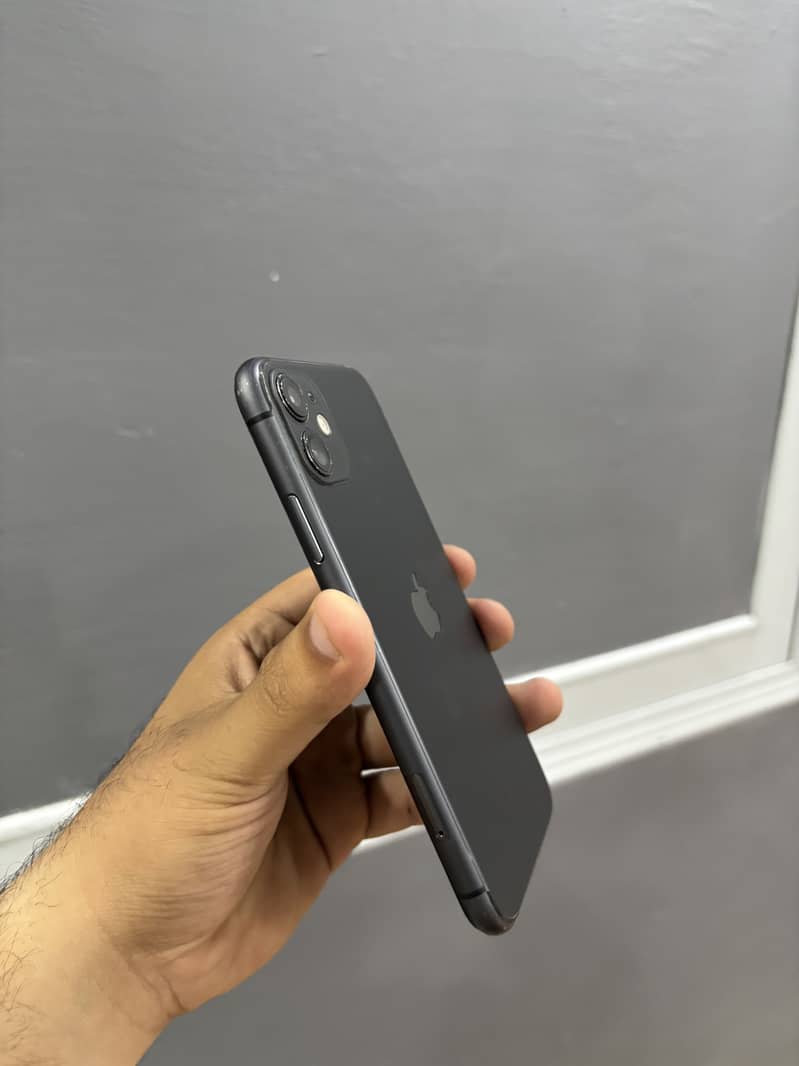 iPhone 11 4