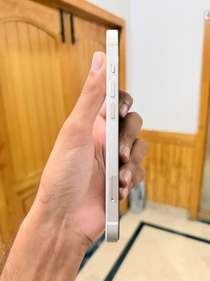 Apple iPhone 14 4