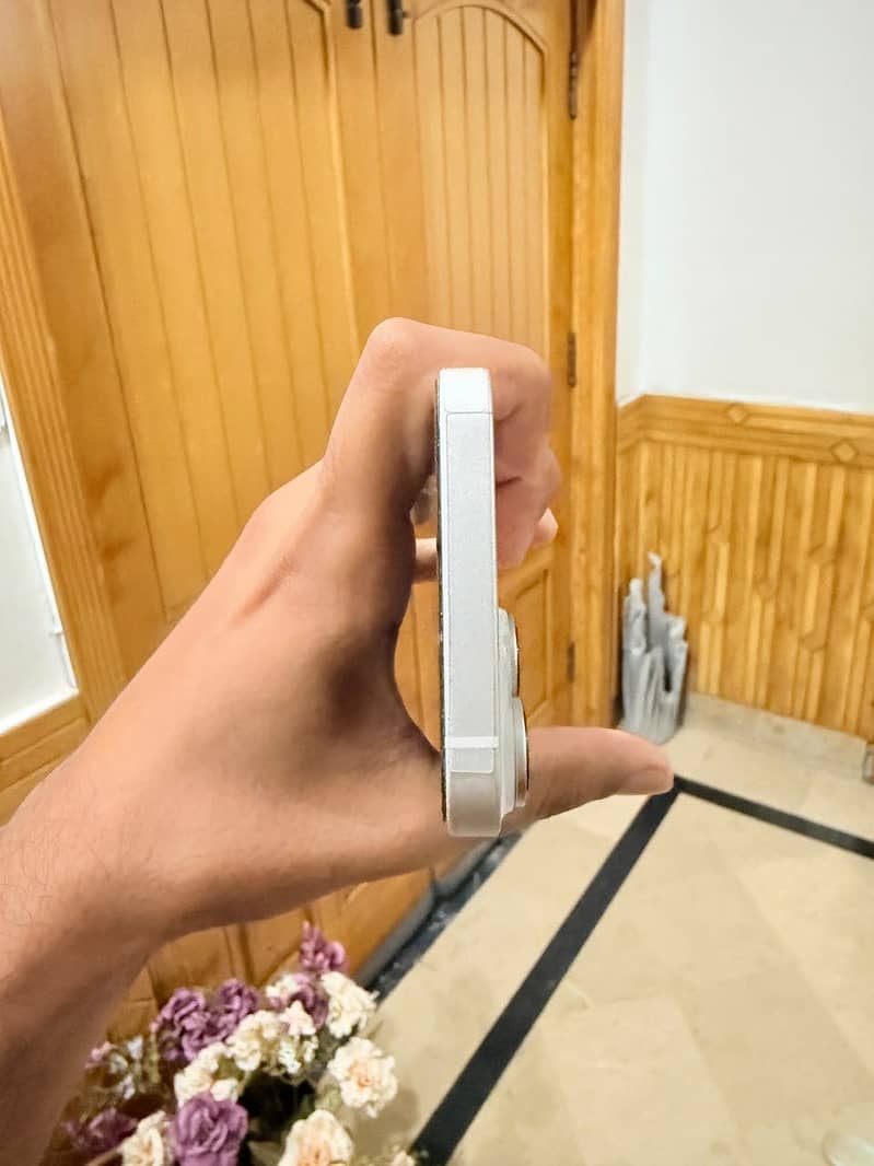 Apple iPhone 14 8