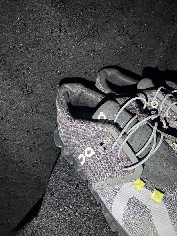 ON cloud shoes 6
