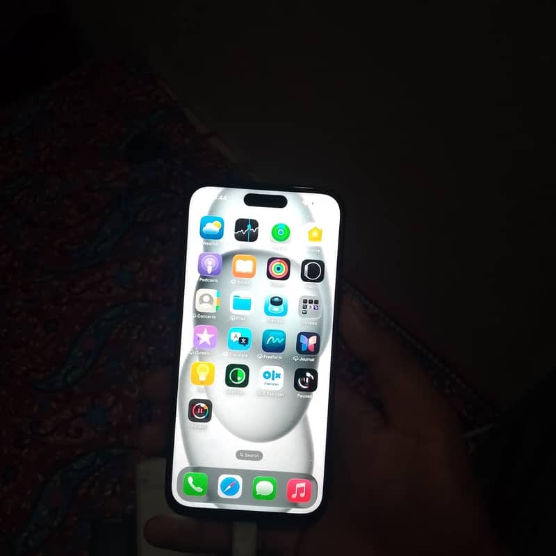Apple iPhone 15 plus 1