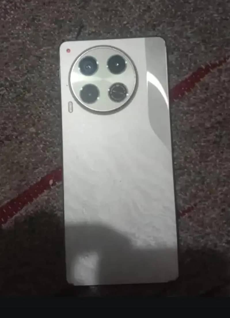 Tecno CAMON 30 0