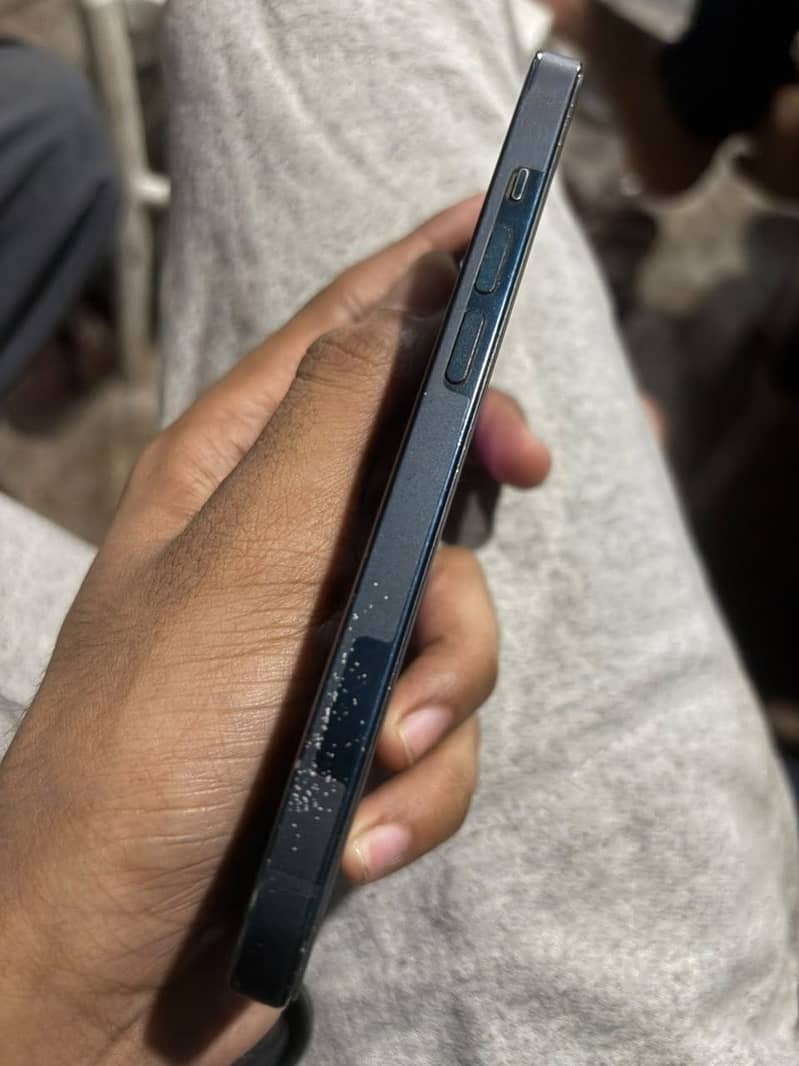 Apple iPhone 14 3