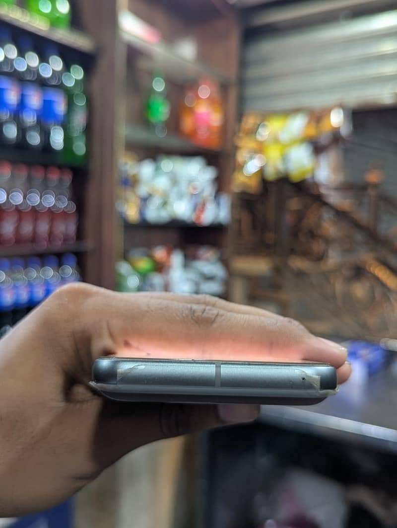 Google Pixel 8 4