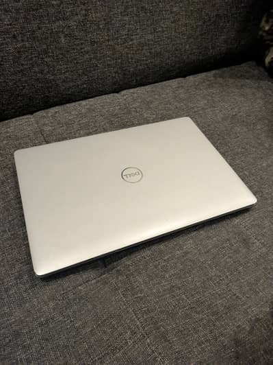 Dell latitude core i5 10th 8gb ram 256gb nvme FHD touch screen