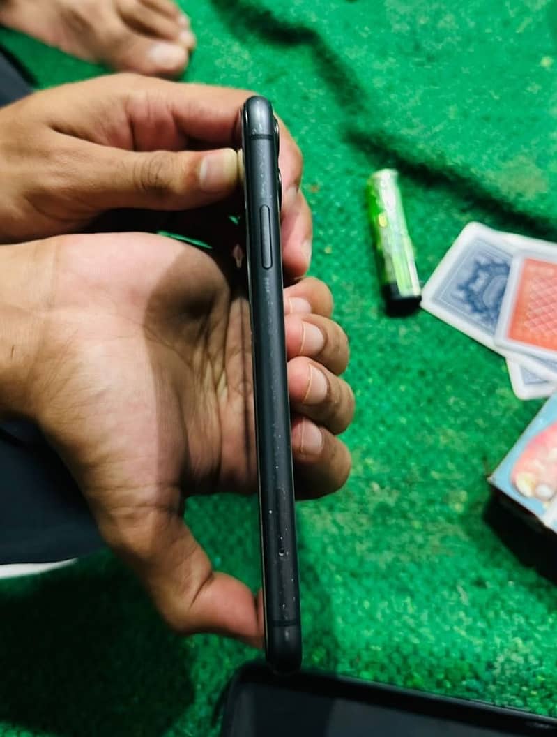 Apple iPhone 11 3
