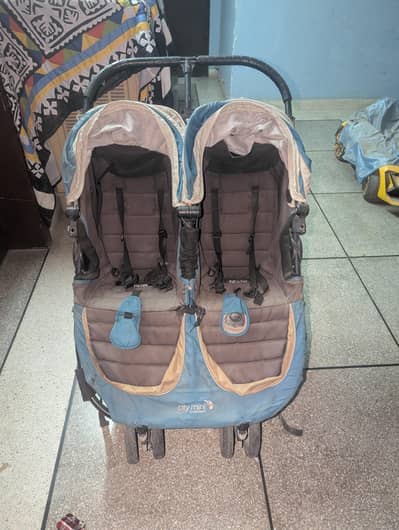 Dual kids Pram