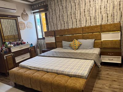 Molty home ka furniture hn condition wise new but kahne ko 10/9
