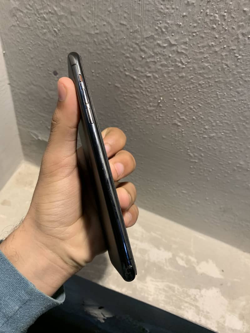 iPhone 11 Pro Max 4