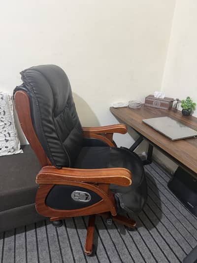 Lunar Executive Office Chair