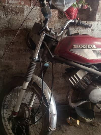 for sale Honda MB 100cc 2 stoke h jis ko chya rabta kr antik bike h