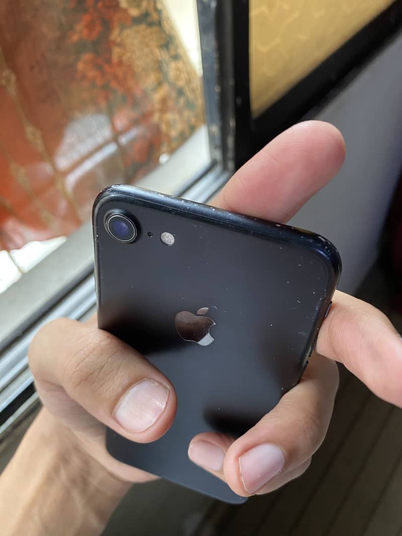 iPhone 7 4