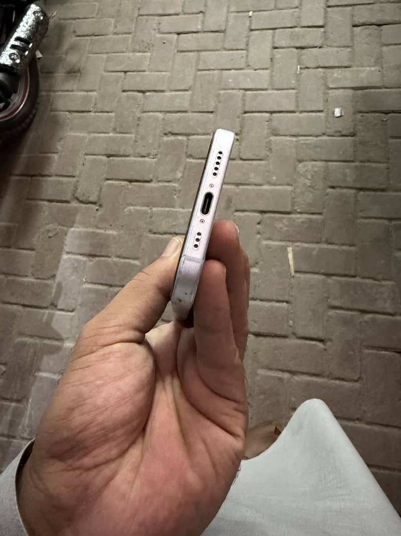 Apple iPhone 15 3