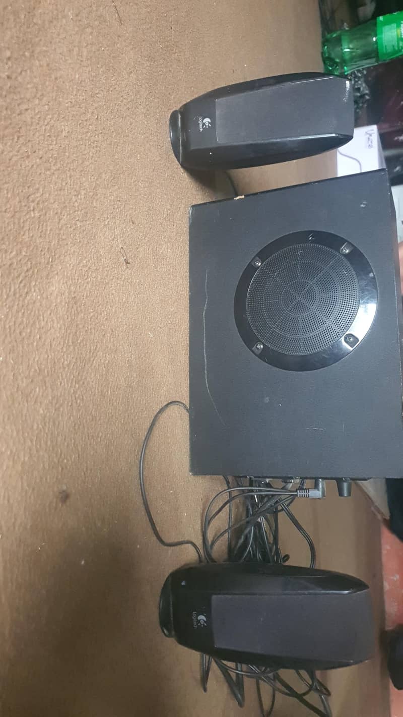 Logitech Baser with two speakers 3