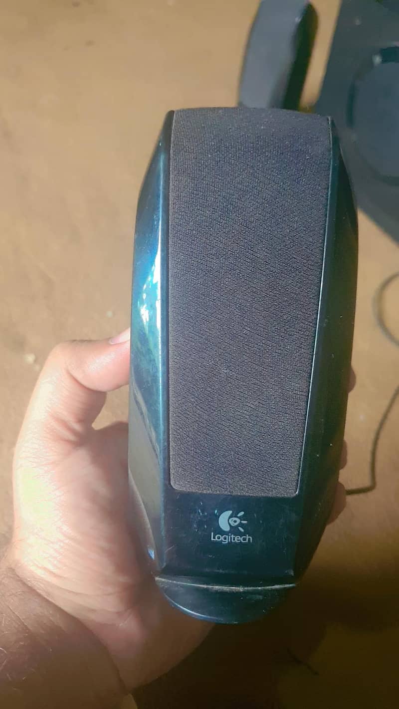 Logitech Baser with two speakers 4