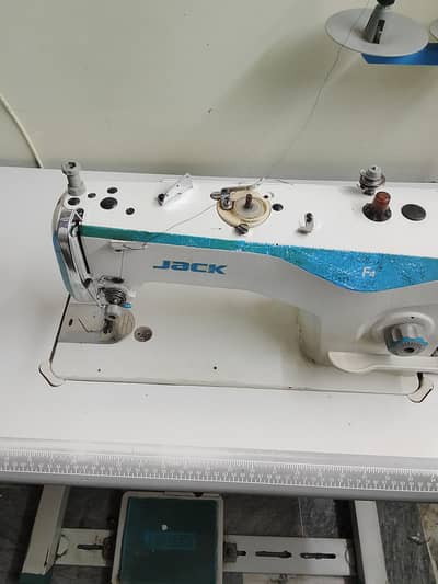 Jack sewing machine F4