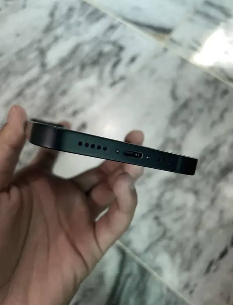 Apple iPhone 13 2