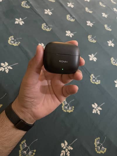 Ronin vivid R-740 earbuds/airpods