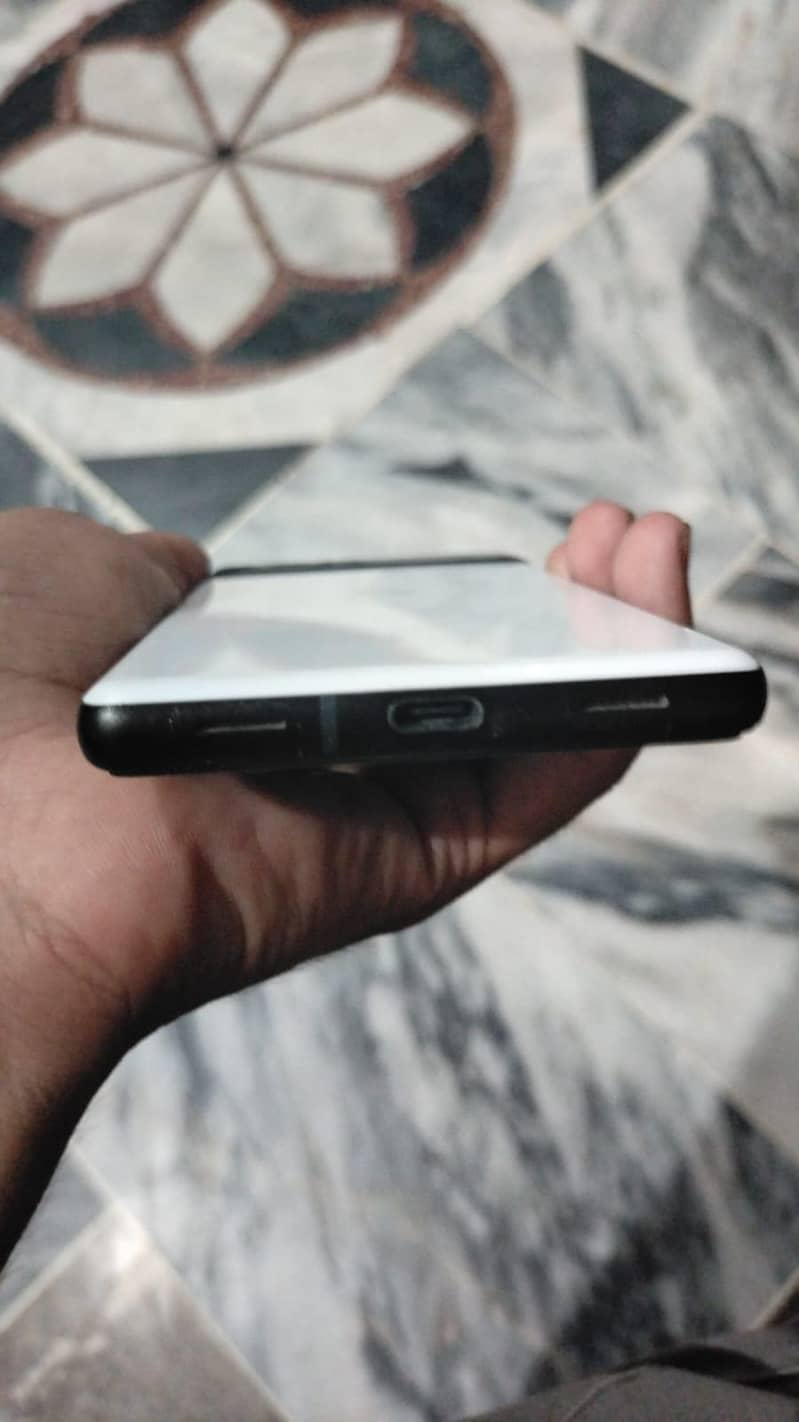 Google Pixel 6a 5
