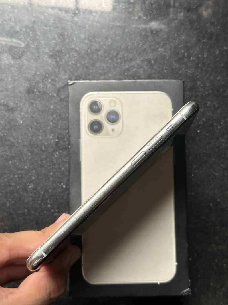 iPhone 11 Pro 4
