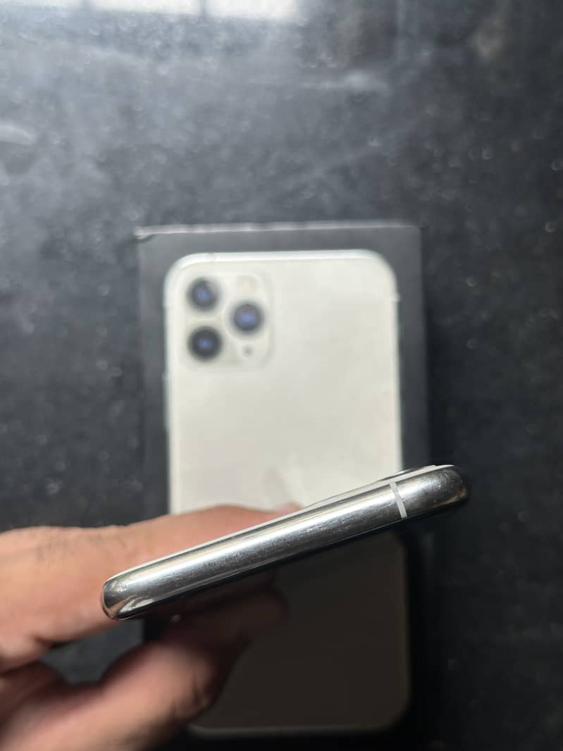 iPhone 11 Pro 6