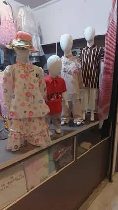 main apni shop bnd karraha hon rate to rate sale kardonga suits hn bac