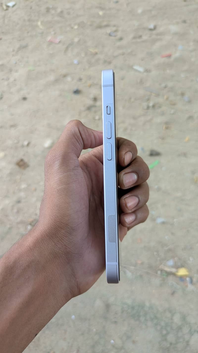 iPhone 14 3