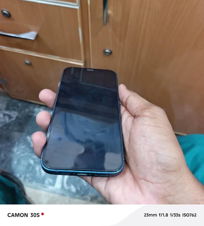 Apple iPhone 12 4