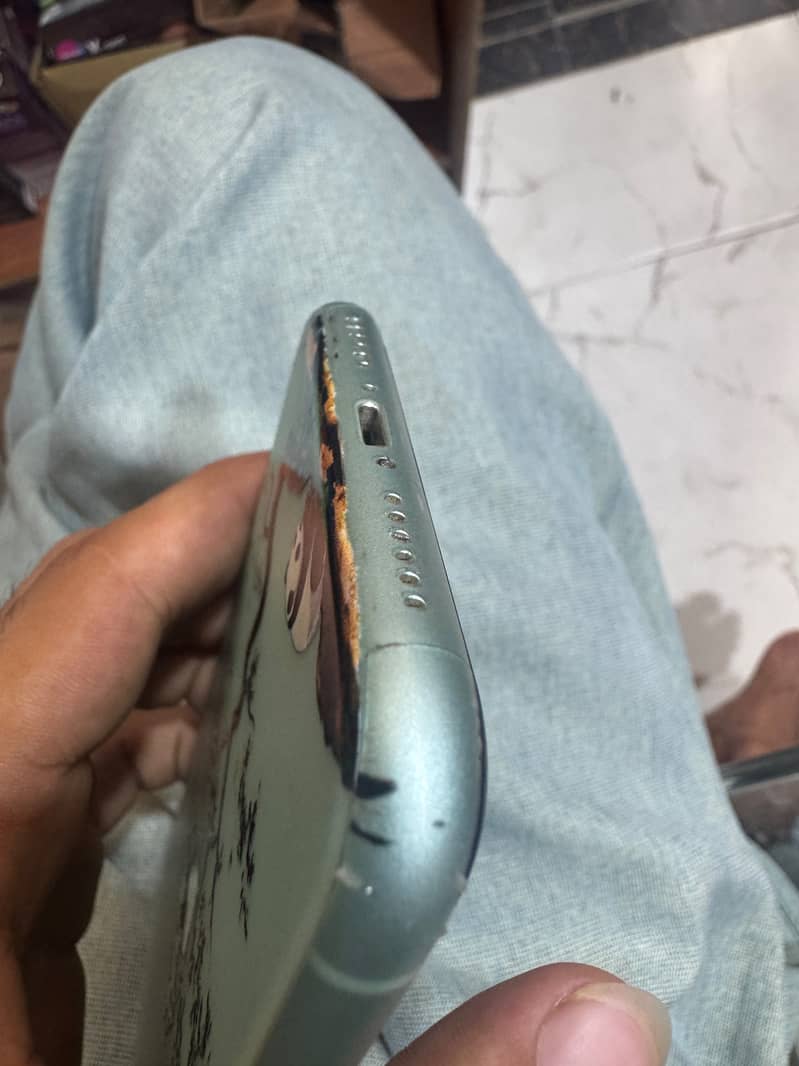 Apple iPhone 11 3
