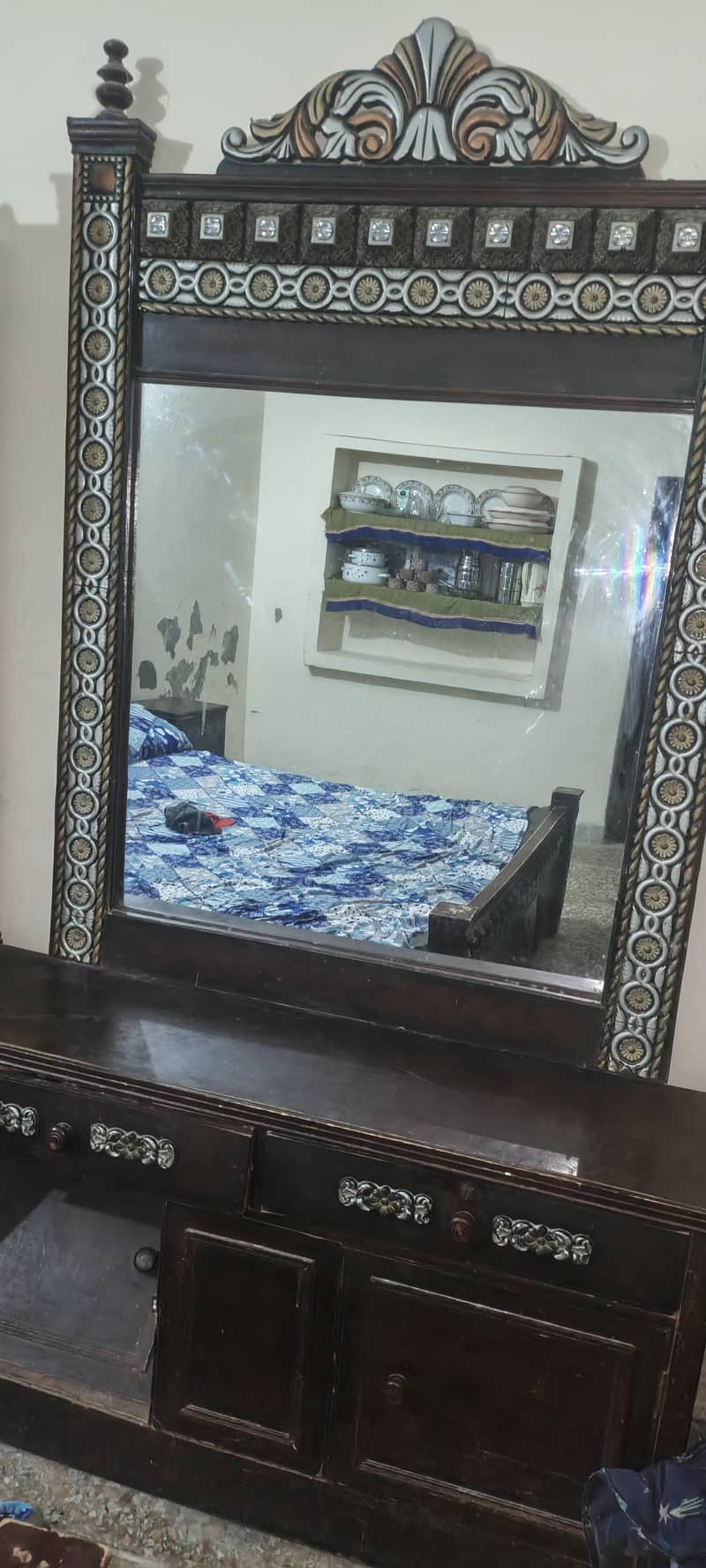 showcase and dressing table 2