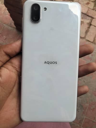 Sharp Aquos R3