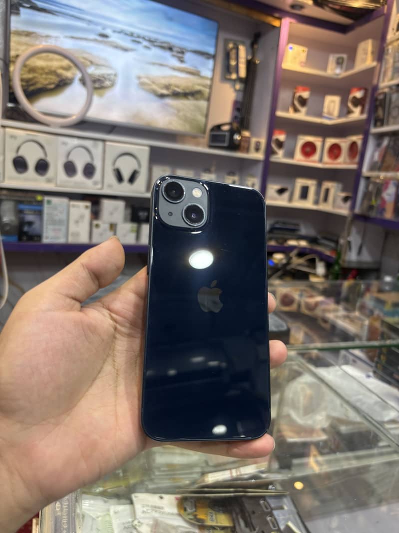 Apple iPhone 13 0