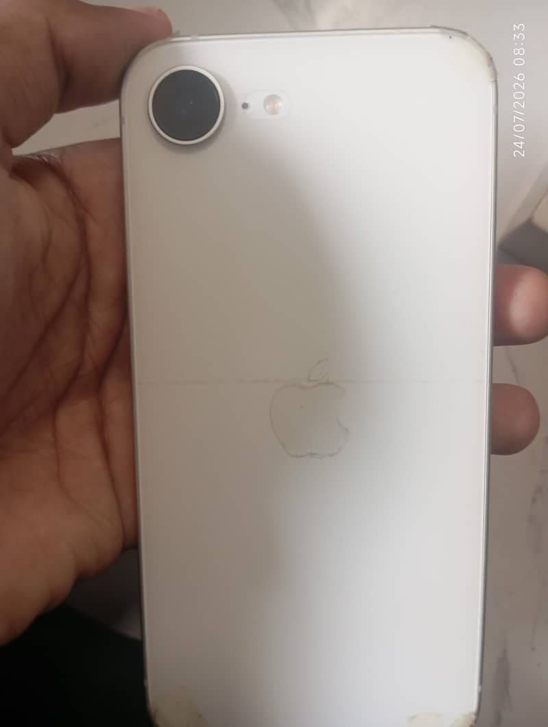 Apple iPhone 16e 2